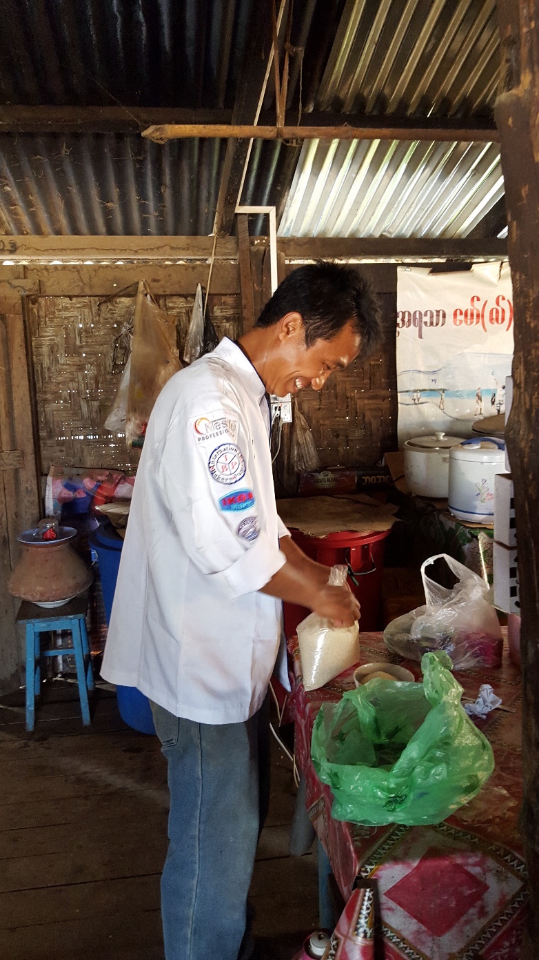 Chef Dominic Mang helping Felix to prepare the class 